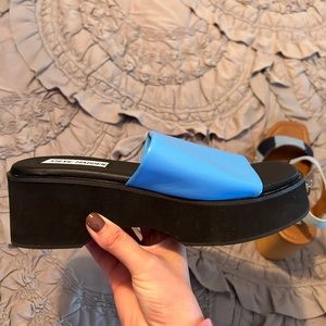 Steve Madden black and blue platform sandels
